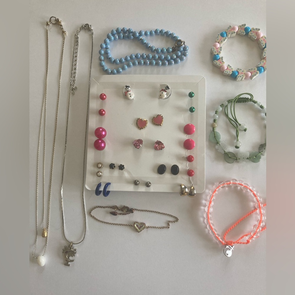 Assorted Girl Jewelry : Necklaces, Earrings & Bracelets